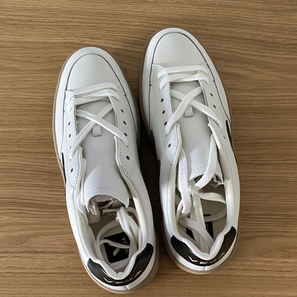 Veja White Sneakers with Black Accents and Tan Sole V-12 Leather - Picture 3 of 8